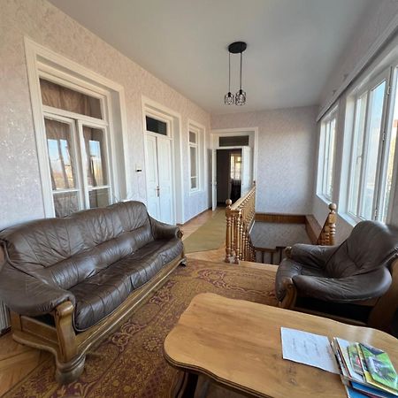 Guesthouse Lilia &Wine Celler Telavi Ngoại thất bức ảnh