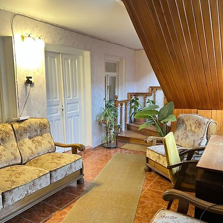 Guesthouse Lilia &Wine Celler Telavi Ngoại thất bức ảnh