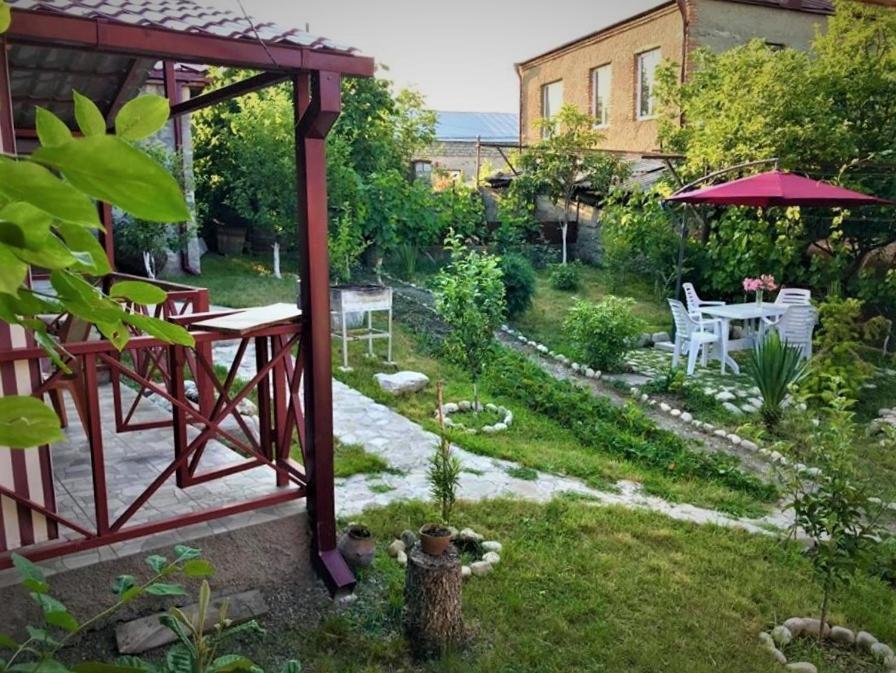 Guesthouse Lilia &Wine Celler Telavi Ngoại thất bức ảnh