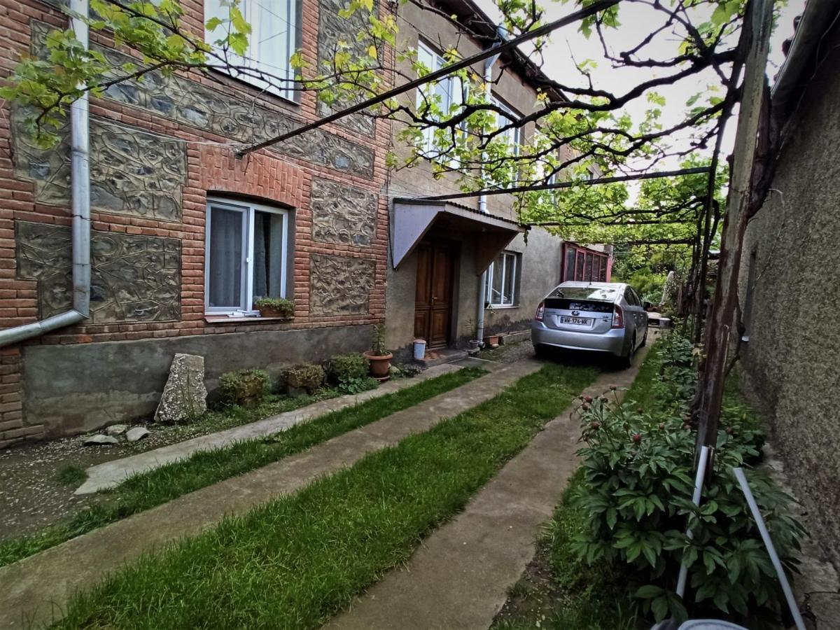 Guesthouse Lilia &Wine Celler Telavi Ngoại thất bức ảnh